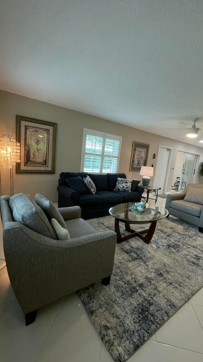 Building Photo - 10140 44th Ct S