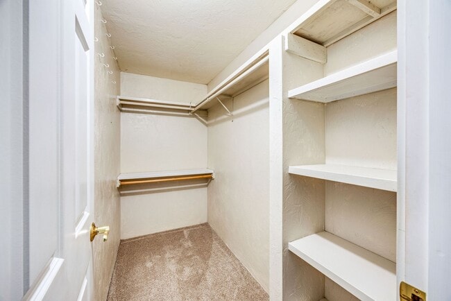 Building Photo - 4+ Bedroom Home - Surrounded by Nature, ne...