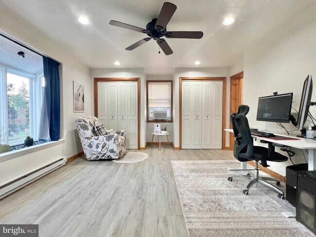 Building Photo - 17 Davis Ave