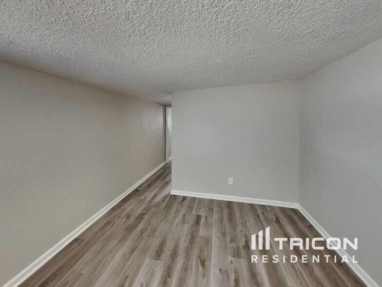 Building Photo - 803 8th Ave N