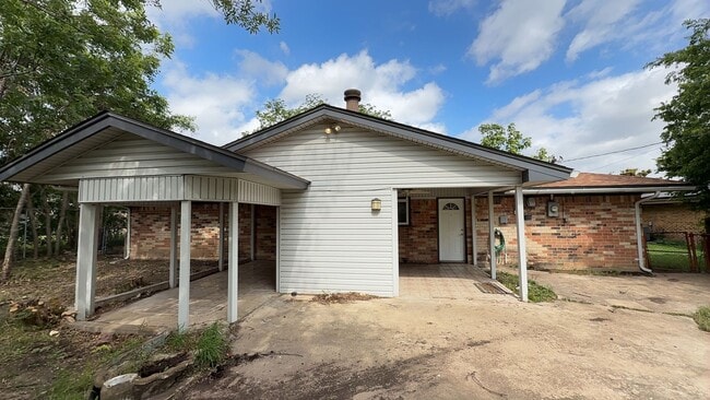 Building Photo - Newly upgraded 3-bedroom by City Park!