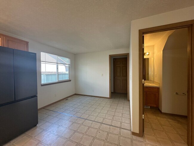 Building Photo - Fresh interior and exterior new painting