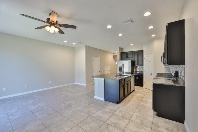 Building Photo - 7045 Grand Elm Dr