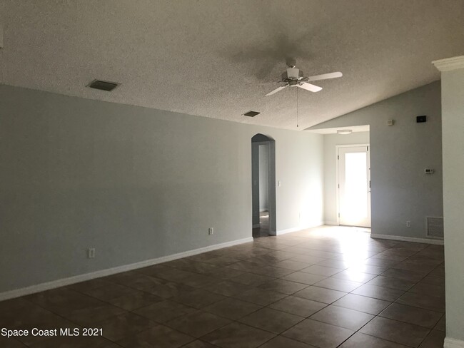 Building Photo - 3006 Alice St