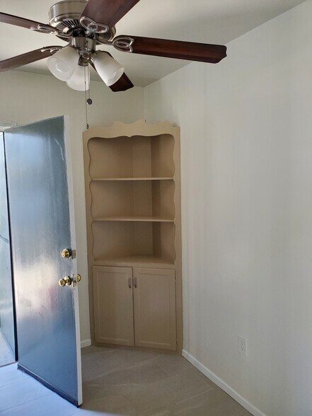 Building Photo - 3526 Farmdale Ave