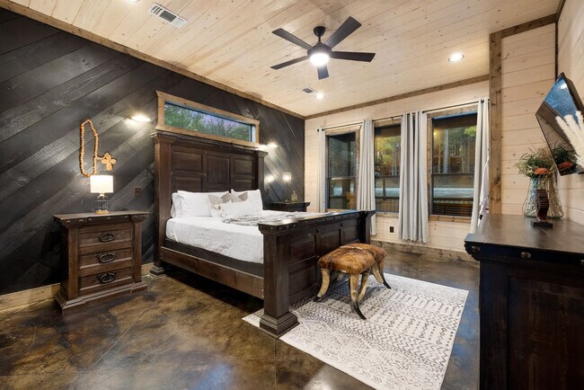 Building Photo - 222 Lost Creek Trl