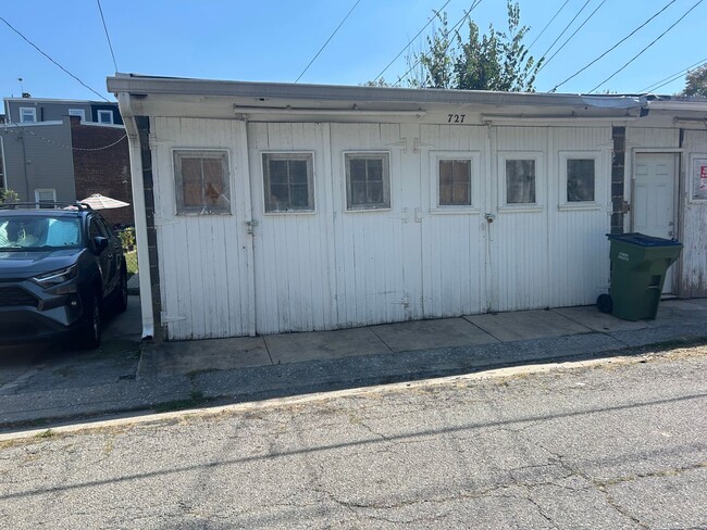 Building Photo - 727 Linden Ave