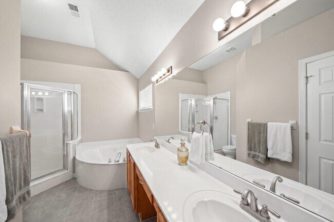Building Photo - 11181 Ivy Dr