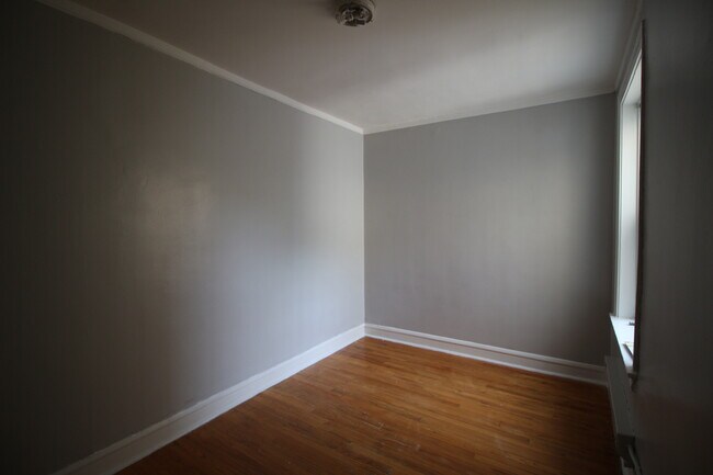 Building Photo - 4811 N Harding Ave