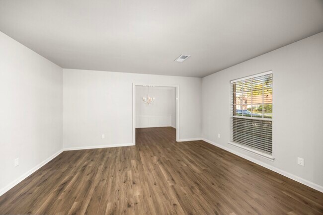 Building Photo - 11223 Oak Spring Dr