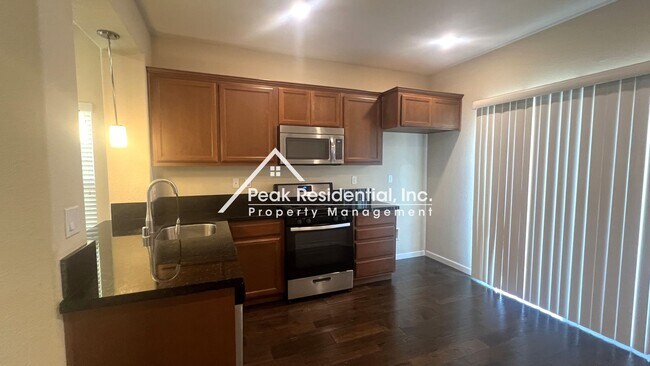 Building Photo - Updated 3bd/2.5ba Home near Cosumnes River...