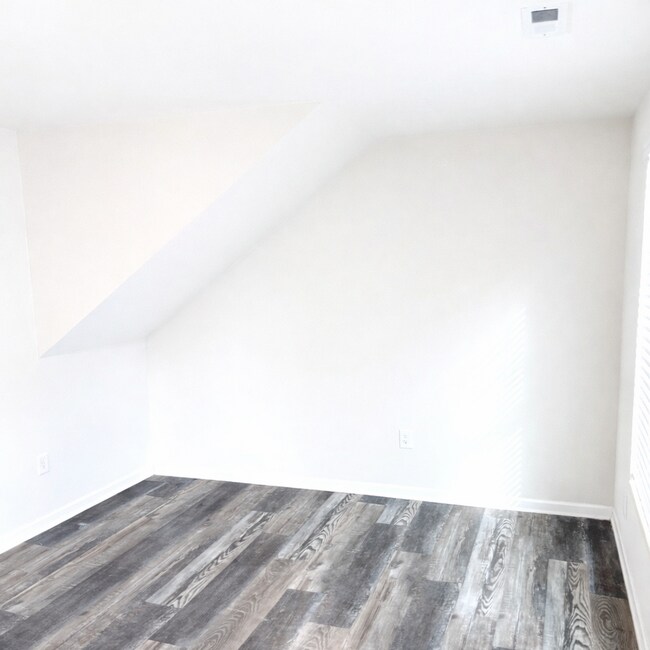 Building Photo - Brand New End-Unit Townhome | 3 BR/2.5BA | 1-Car Garage | Near Downtown Mooresville