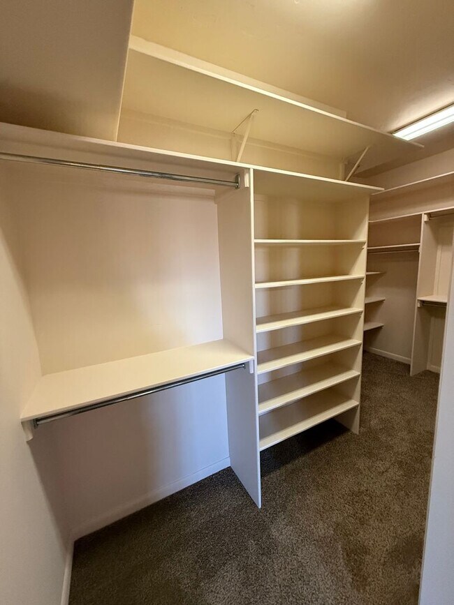 Building Photo - 1903 Coyote Ridge Dr