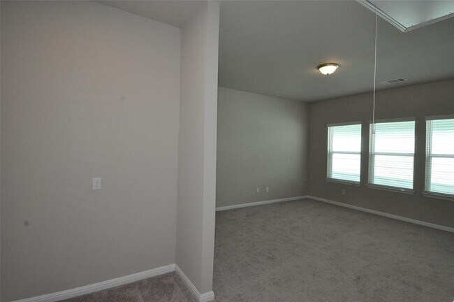 Building Photo - 1621 Bella Dr