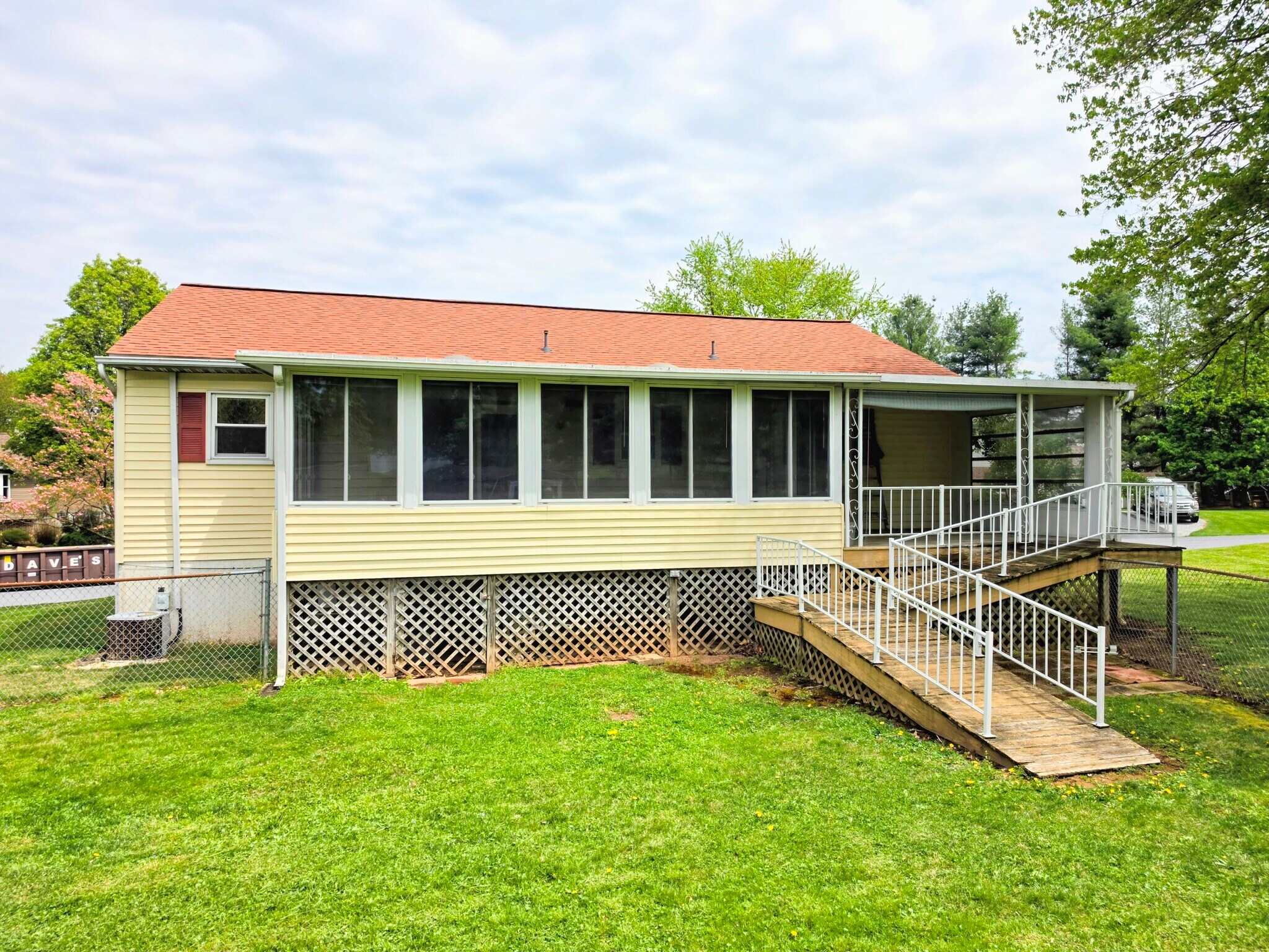 Building Photo - 909 Hannah Dr