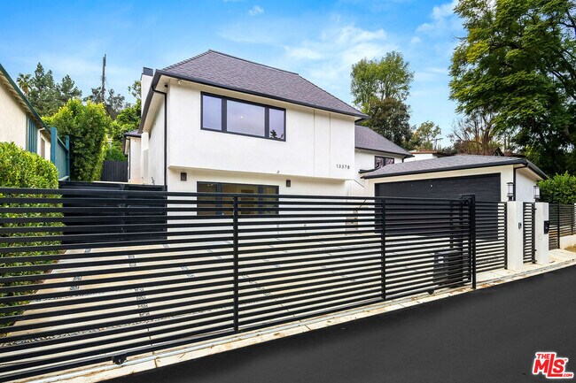 Building Photo - 13378 Contour Dr