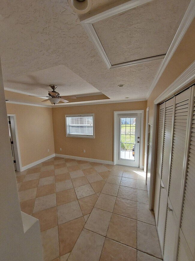 Building Photo - 344 Vesta Cir
