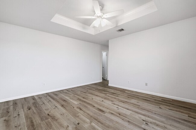 Building Photo - ***MOVE IN SPECIAL ONE WEEK FREE***Sophisticated Living Near Bamberger Nature Trails