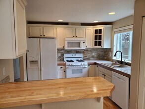 Building Photo - 3 Bd., 2.5 Ba. home in NE Bellingham near ...