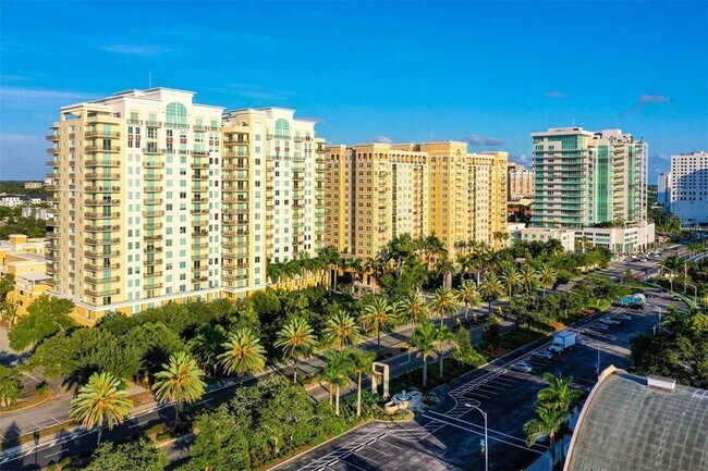 Building Photo - 800 N Tamiami Trl