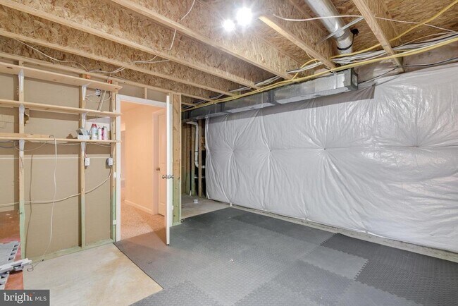 Building Photo - 10424 Goldenrod Dr