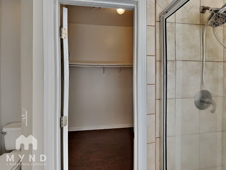 Building Photo - 214 Blake Dr