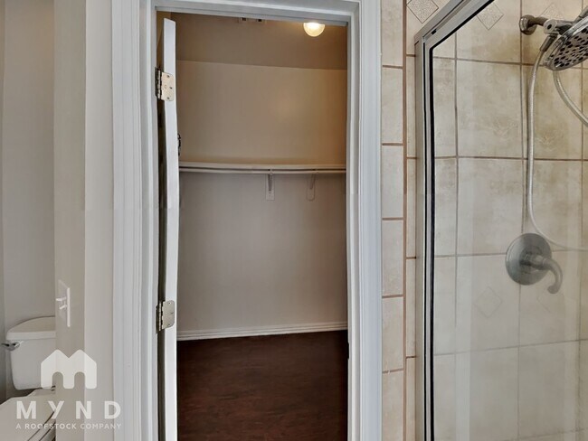 Building Photo - 214 Blake Dr