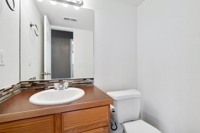 Building Photo - 326 Moss Rock Way