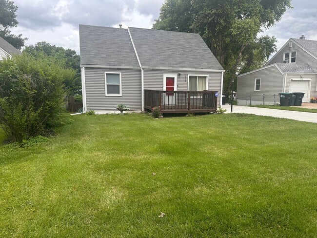 Building Photo - Home For Rent In Omaha