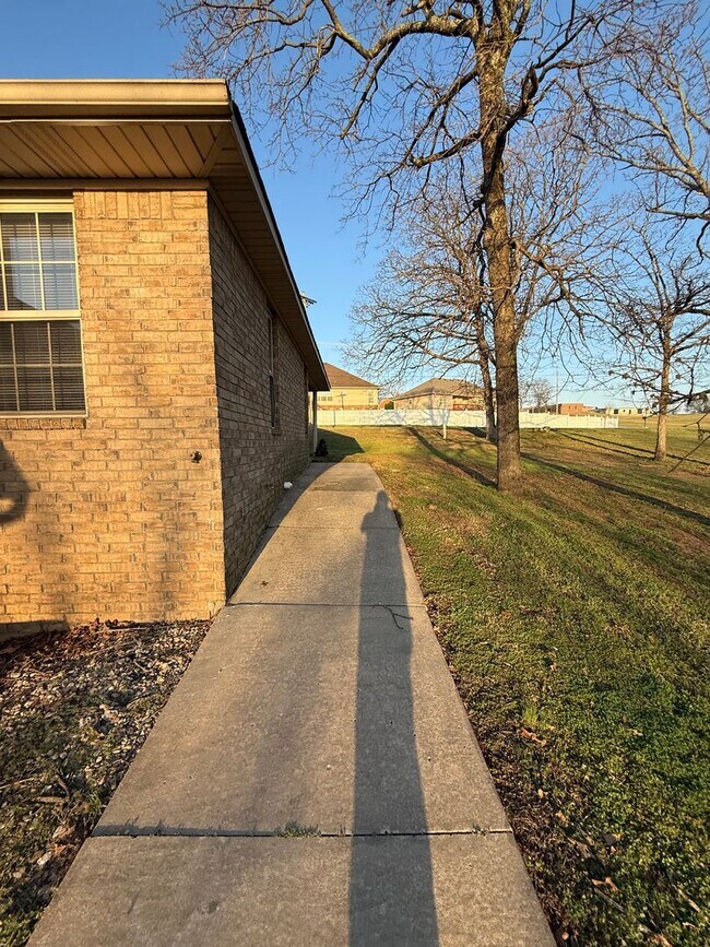 Building Photo - 1528 N 24th St