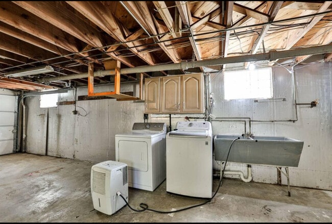 Building Photo - 37 Towanda Dr