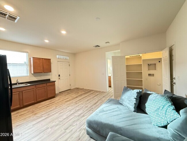 Building Photo - 2372 E Dust Devil Dr