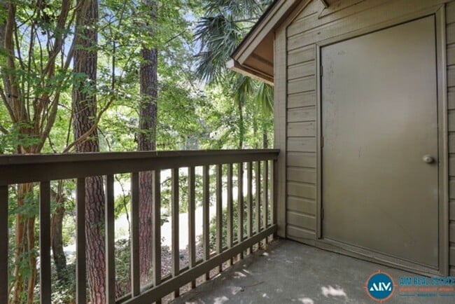 Building Photo - Updated Wyndemere Condo at Yacht Cove – Fr...