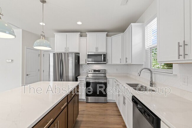 Building Photo - 404 Avery Glenn Way