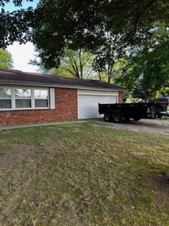 Building Photo - Newly Remodeled Home – Conveniently Located!