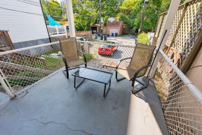 Building Photo - NW Rowhouse Near Georgetown University & Hospital Available Early August