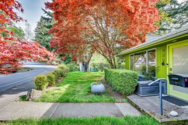 Building Photo - Downtown Bainrbidge Rental -  1/2 Off June...