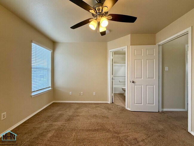 Building Photo - 5807 Golf Bend