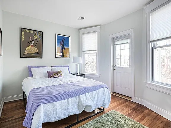 Building Photo - 1008 8th St NE