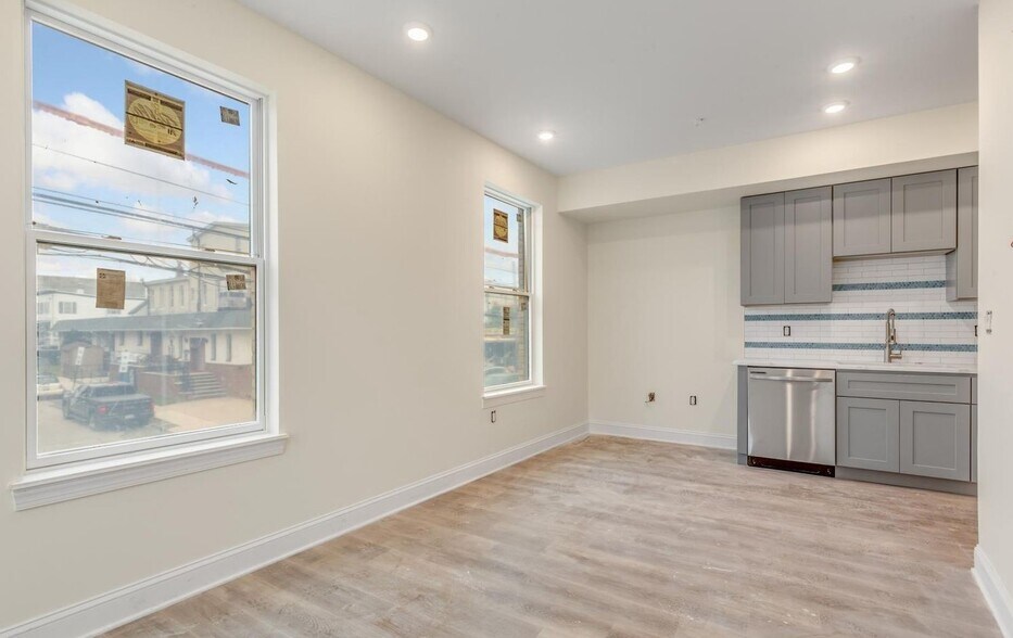 Building Photo - 6601 Ridge Ave