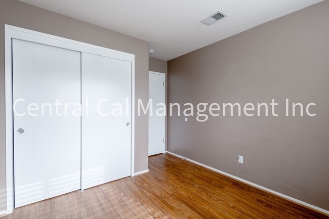 Building Photo - 3 Bedroom/2 Bath Home in Desired Riverlakes Community - $2395 per month!