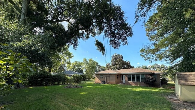 Building Photo - Single Family Residence