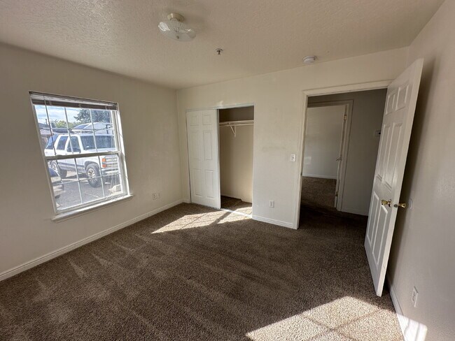 Building Photo - 122 Davis Ave