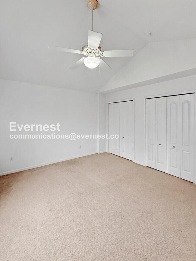 Building Photo - Spacious 3 Bed, 2.5 Bath Home with Fenced Yard and Attached Garage