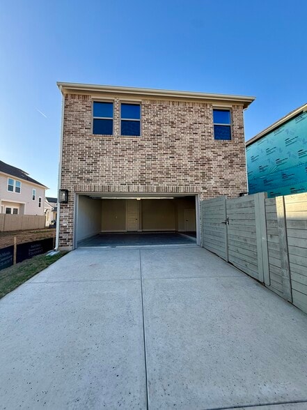 Building Photo - 1502 Roundup Way