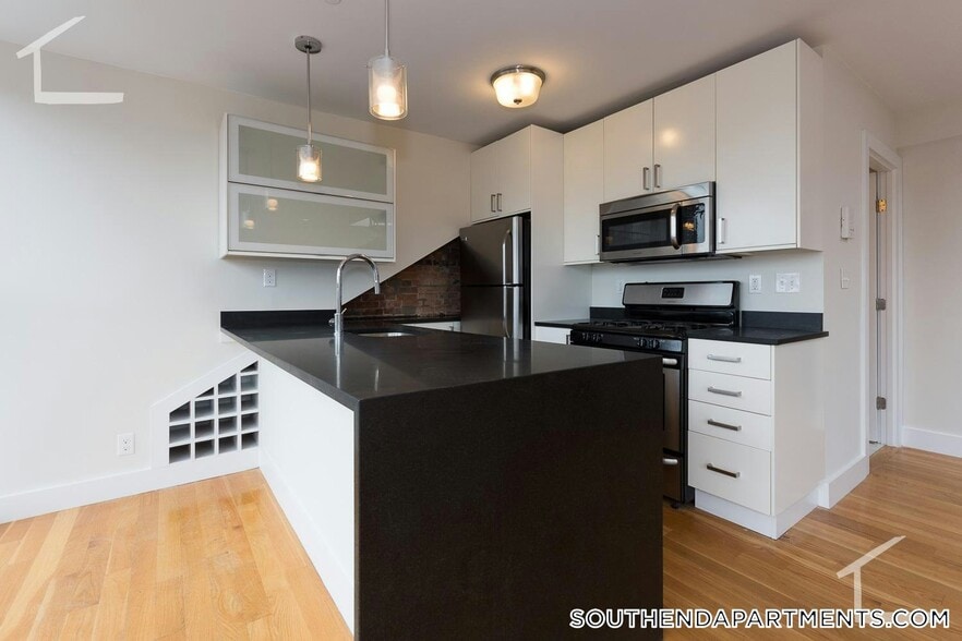 Building Photo - 656 Massachusetts Ave