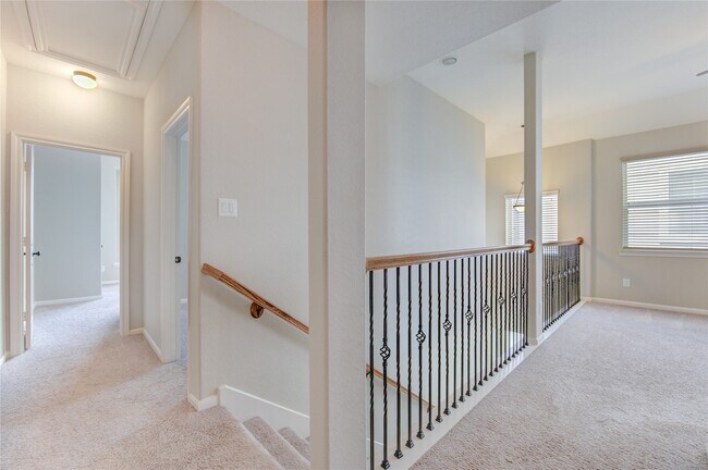 Building Photo - 12130 La Strada St
