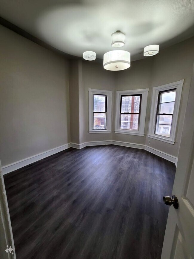 Building Photo - Large Upgraded Home! - Half off first months rent