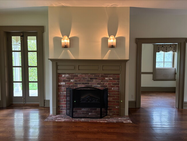 Building Photo - 1309 Oswego Rd