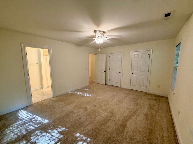 Building Photo - Beautiful Updated Townhouse located in Iredell County! 2BR/2.5BA Garage